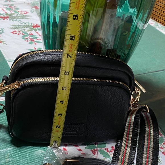 Pom Pom London Elegant Black Crossbody Bag - Picture 12 of 13